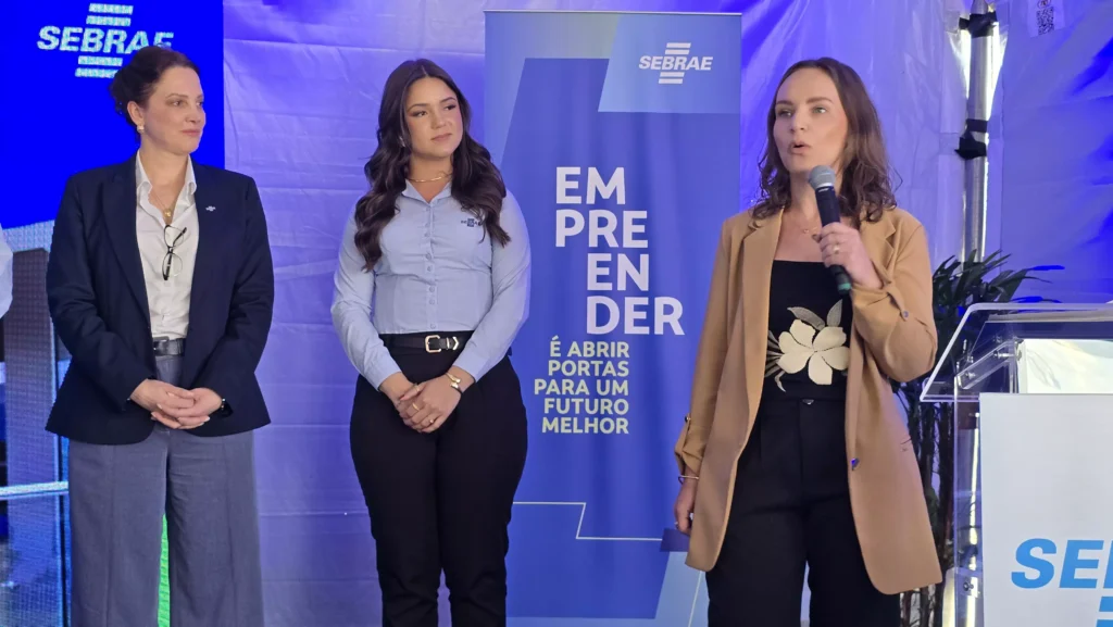 InoveA gerente da Regional Leste do Sebrae/PR, Michele Riquetti Tesser; a Consultora Fernanda Andressa Filipak Dantas e a empreendedora Michelle Veiga Júlio