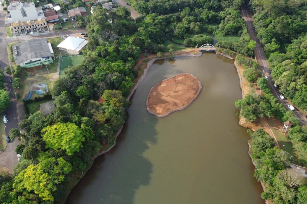 sanepar-avanca-nas-obras-de-terreno-que-recebeu-residuos-do-lago-municipal-de-cascavel