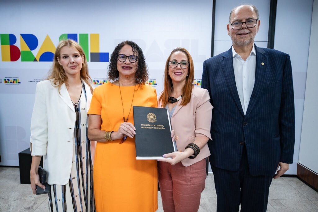 parana-firma-cooperacao-com-o-mcti-para-projetos-de-inovacao-e-transformacao-tecnologica