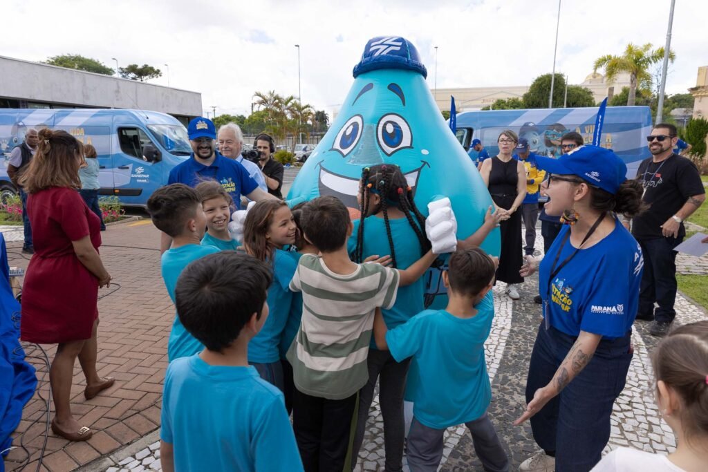 educacao-ambiental:-sanepar-une-nostalgia-e-tecnologia-com-a-volta-da-mascote-aqualino