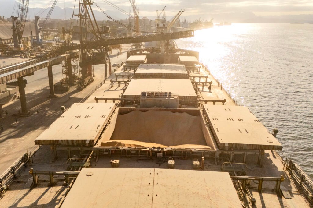 com-novo-calado,-porto-de-paranagua-registra-recorde-no-embarque-de-milho-em-um-navio