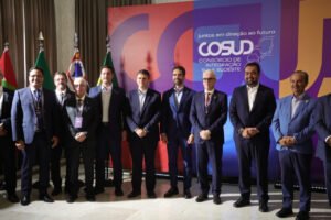 ratinho-junior-participa-de-encontro-com-mps-e-recebe-medalha-do-bope-durante-14o-cosud