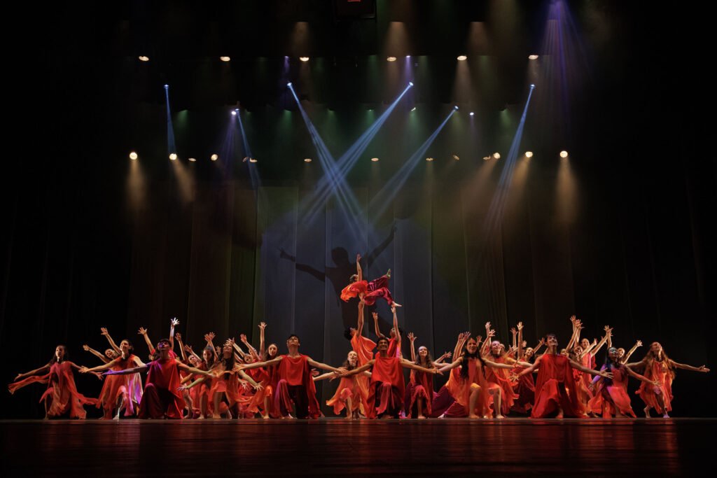 formatura-de-alunas-da-escola-de-danca-teatro-guaira-marca-a-ultima-noite-de-“algo/ritmo”