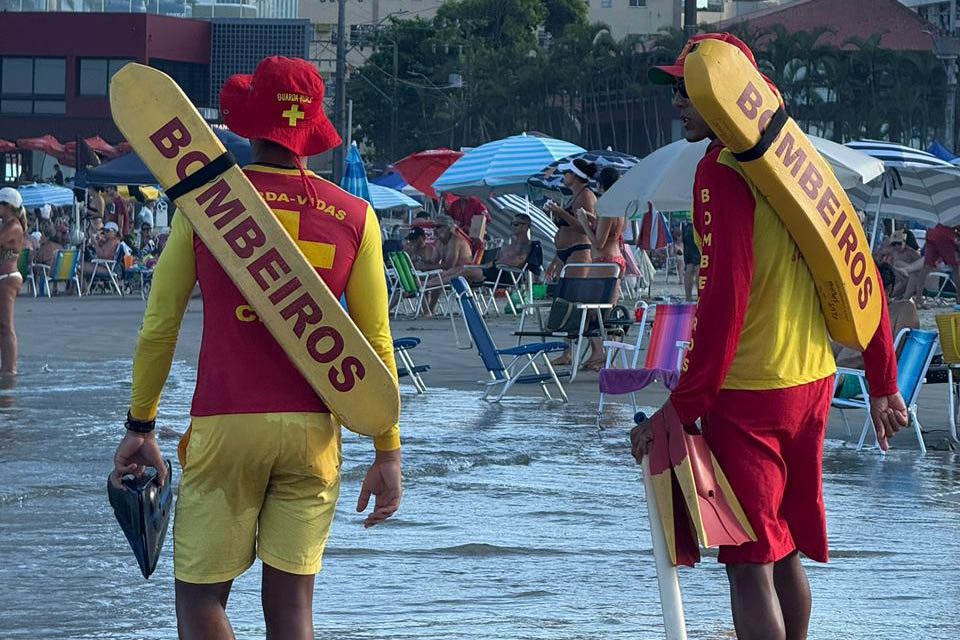 corpo-de-bombeiros-reforca-efetivo-no-litoral-e-alerta-para-cuidados-contra-afogamentos