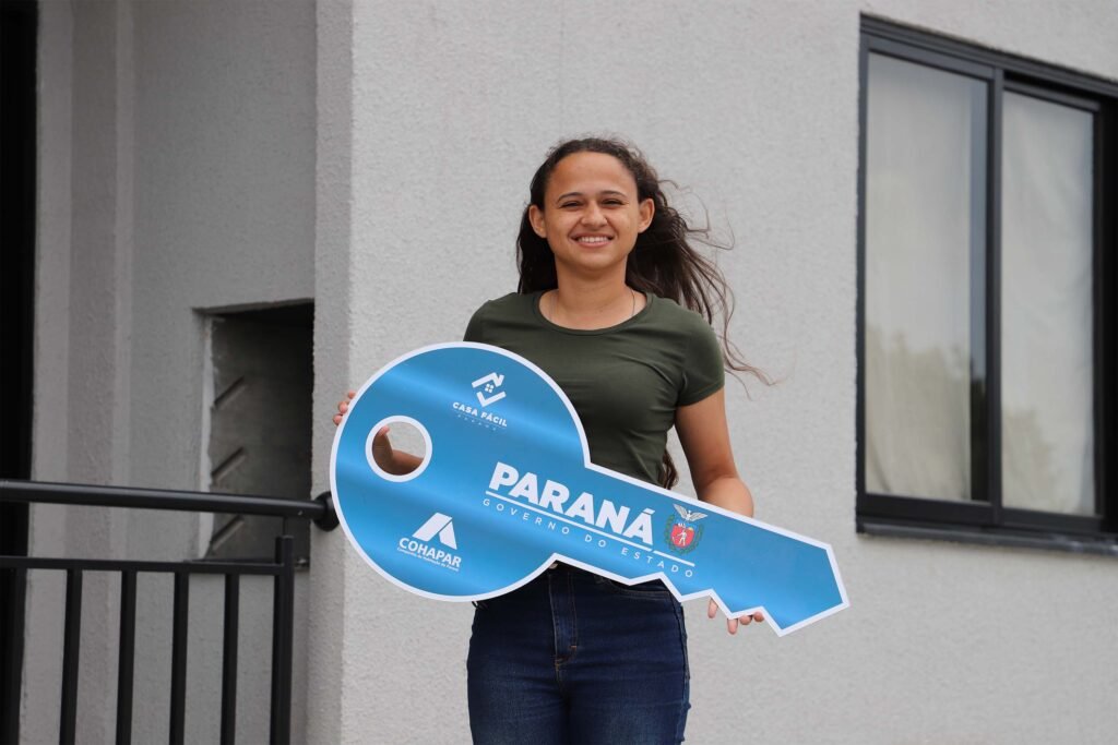 com-aporte-do-casa-facil-parana,-51-apartamentos-sao-entregues-a-familias-de-pinhais