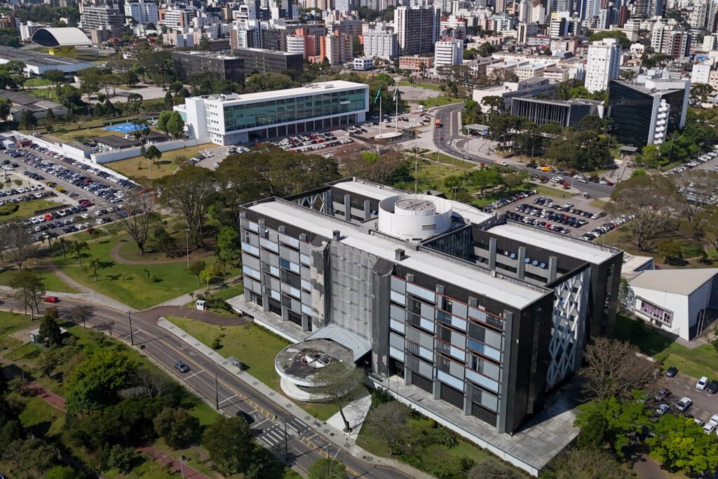 pec-que-centraliza-saldos-de-fundos-do-executivo-no-fim-de-cada-ano-e-promulgada