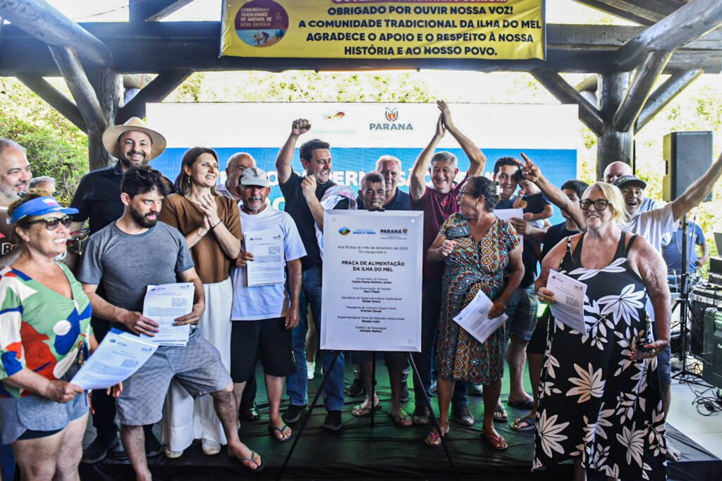 governo-entrega-praca-de-alimentacao-e-regularizacao-fundiaria-para-familias-da-ilha-do-mel