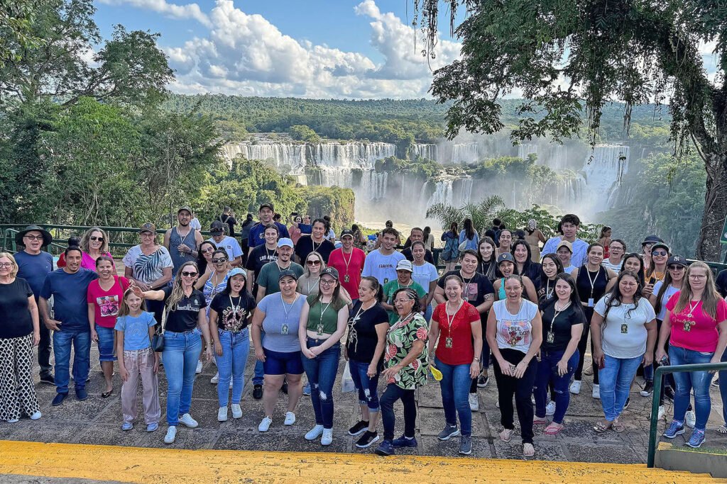 parana-mais-viagem-leva-13,4-mil-paranaenses-para-conhecer-atrativos-do-estado