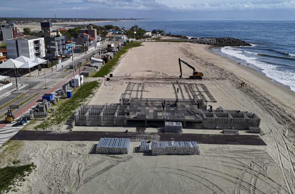 verao-maior-parana:-montagem-dos-palcos-avanca-no-litoral;-faltam-18-dias-para-o-inicio-dos-shows