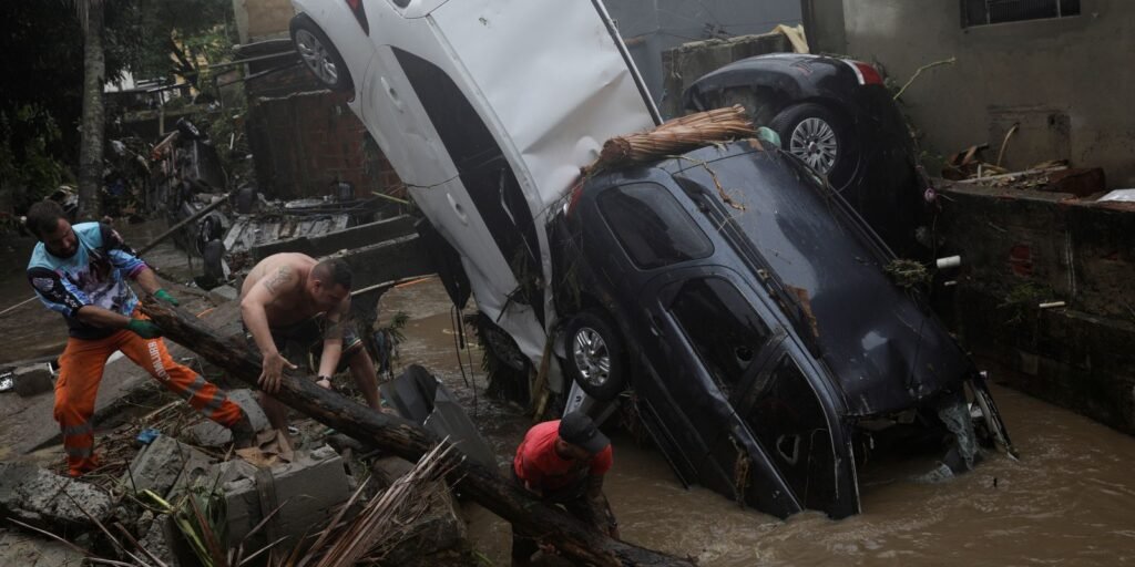 encontrado-corpo-de-idoso-desaparecido-em-enxurrada-em-petropolis