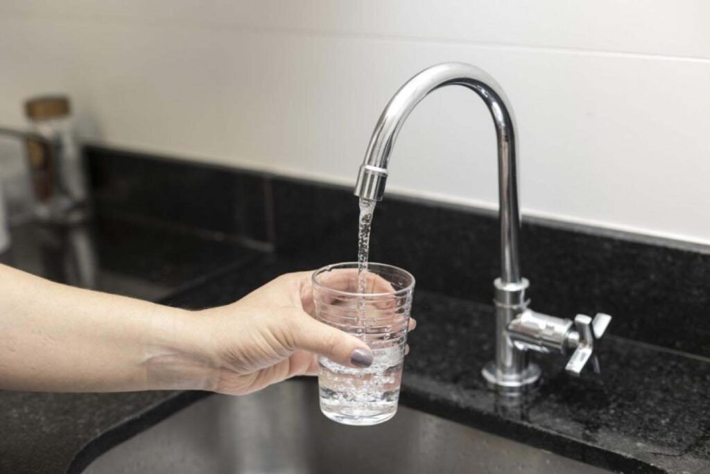 calor-recorde-eleva-em-20%-o-consumo-de-agua-tratada-em-curitiba-e-rmc