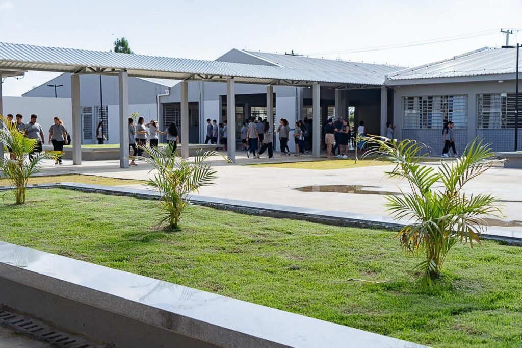 diretores-eleitos-para-escolas-da-rede-estadual-do-parana-assumem-cargos