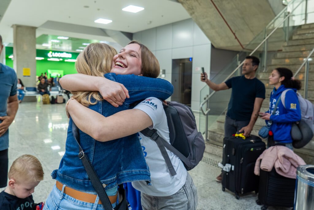 ganhando-o-mundo:-grupo-volta-do-reino-unido-com-ingles-afiado-e-novas-experiencias