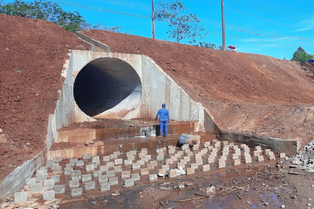 obra-de-novo-bueiro-metalico-em-rodovia-de-ribeirao-do-pinhal-esta-quase-pronta