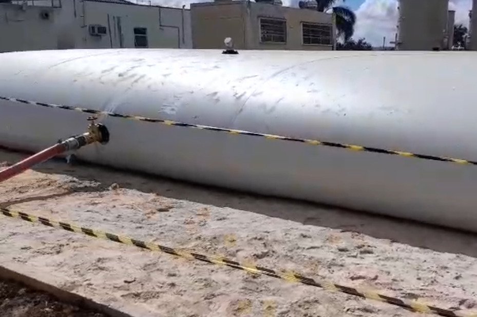 250-mil-litros:-colchao-de-agua-gigante-reforca-abastecimento-em-pontal-do-parana