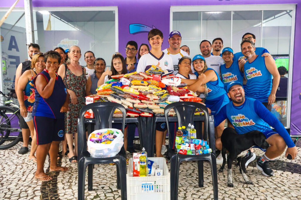arena-gamer-do-verao-maior-parana-entrega-350-quilos-de-alimentos-a-apae-de-matinhos