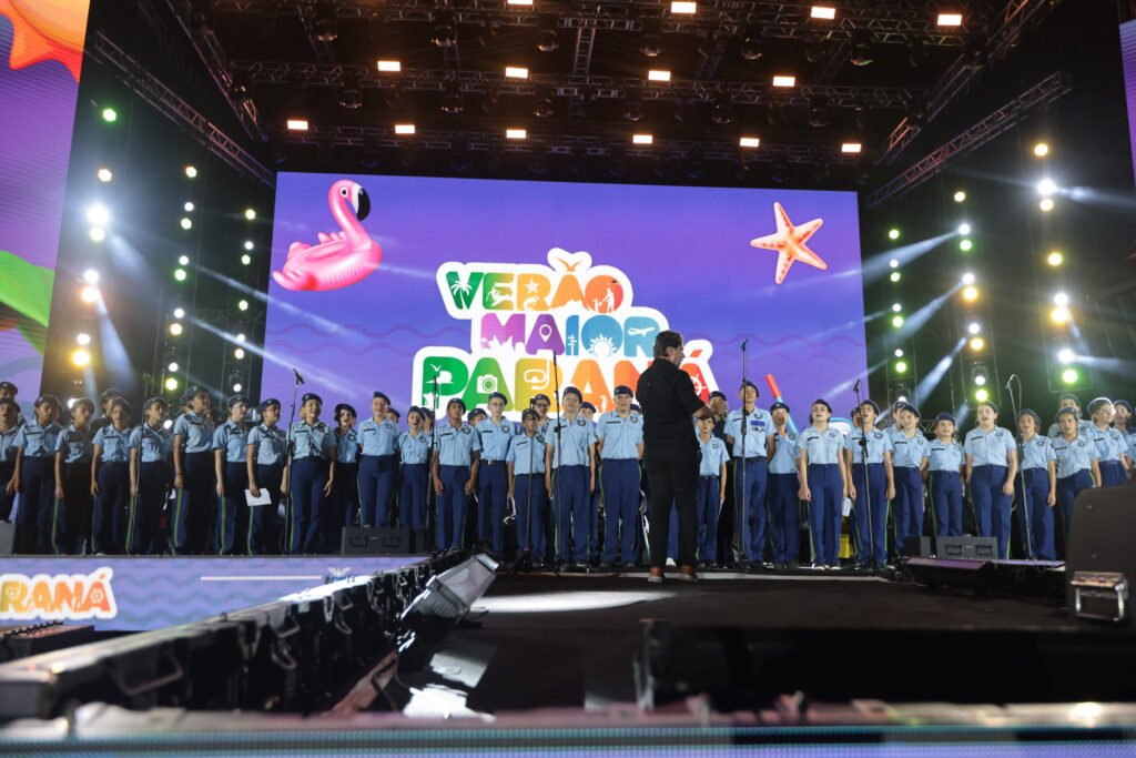 estudantes-de-colegio-civico-militar-de-pirai-do-sul-se-apresentam-para-milhares-de-pessoas