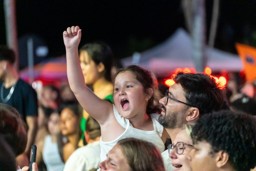 gustavo-mioto-e-jiraya-uai-fazem-shows-cheios-de-interacao-em-pontal-do-parana