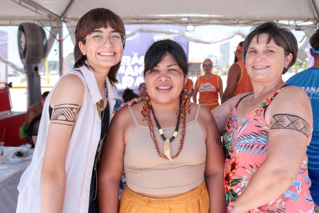 verao-maior-parana:-oficina-de-pinturas-corporais-valoriza-cultura-indigena-no-litoral