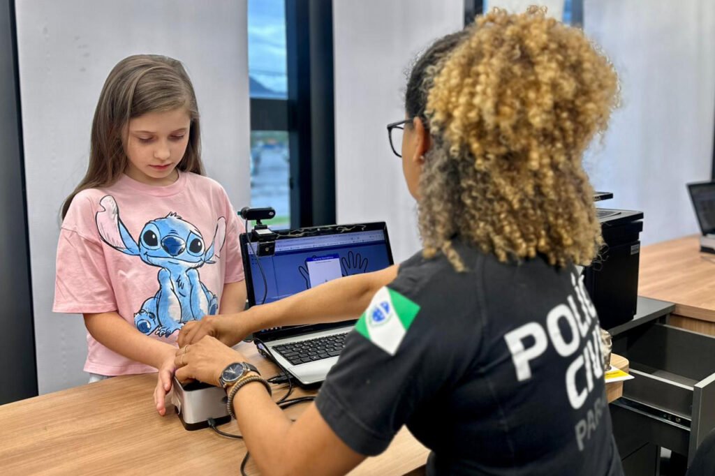 verao-maior-parana:-pcpr-emite-mais-de-mil-carteiras-de-identidade-no-litoral