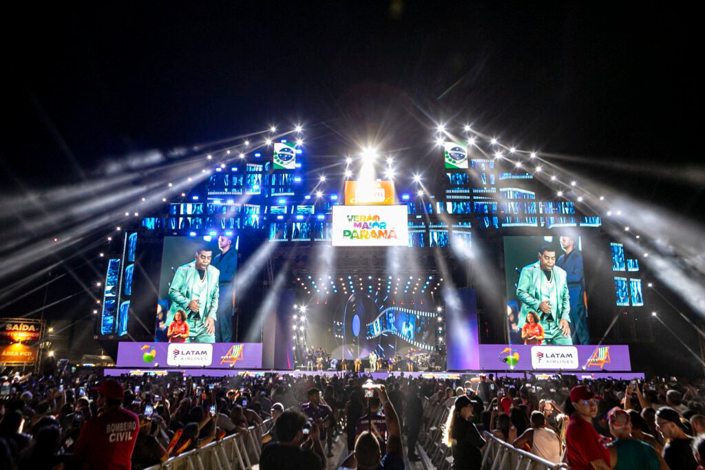 raca-negra-supera-publico-de-2-anos-atras-e-canta-para-coral-de-118-mil-pessoas-em-matinhos