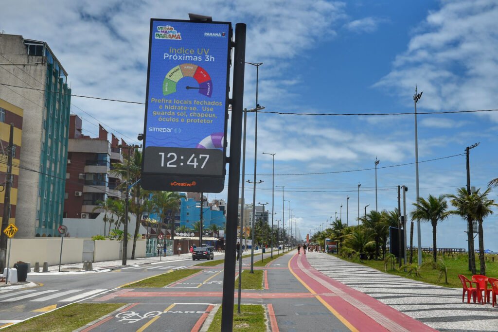 paineis-do-simepar-trazem-previsao-do-tempo-atualizada-para-a-populacao-no-litoral