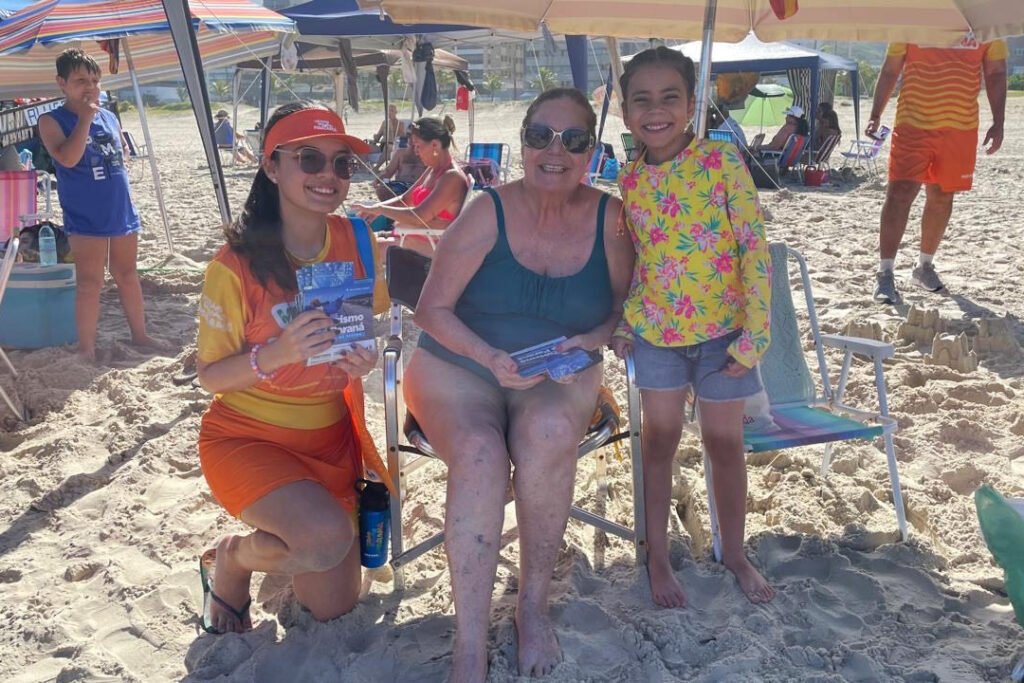 30-academicos-de-turismo-reforcam-atendimento-e-pesquisa-no-verao-maior-parana