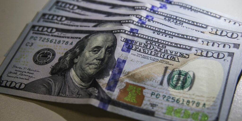 dolar-cai-para-r$-5,20-e-atinge-menor-valor-em-20-meses