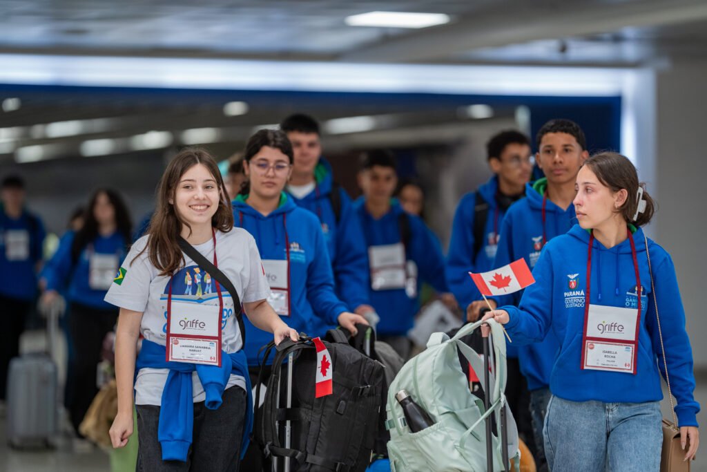primeiro-voo-para-o-canada-do-ganhando-o-mundo-2026-leva-20-estudantes-paranaenses