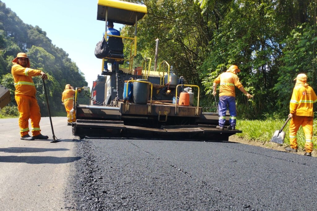 r$-4-bilhoes:-estado-firma-contratos-para-conservacao-do-pavimento-de-rodovias