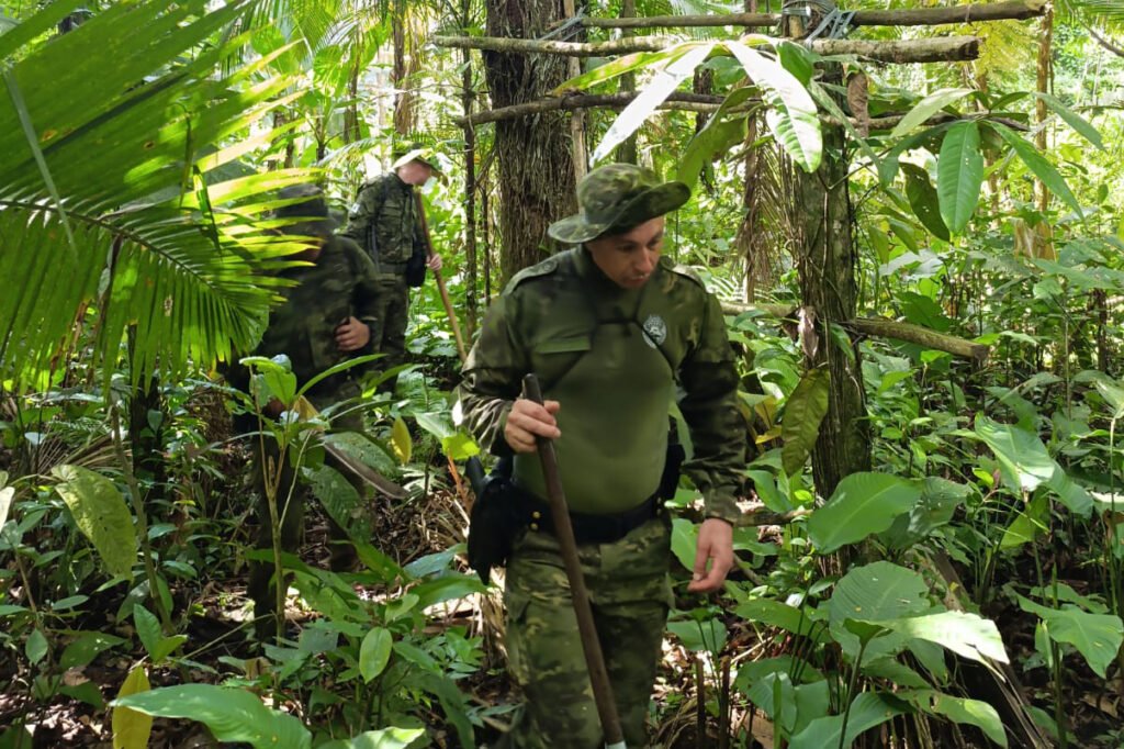 operacao-ambiental-da-pmpr-no-superagui-destroi-estruturas-ilegais-na-apa-de-guaraquecaba