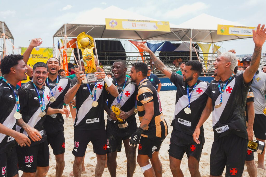em-caioba:-vasco,-chapecoense-e-atletico-sobem-ao-podio-do-brasil-open-de-beach-soccer
