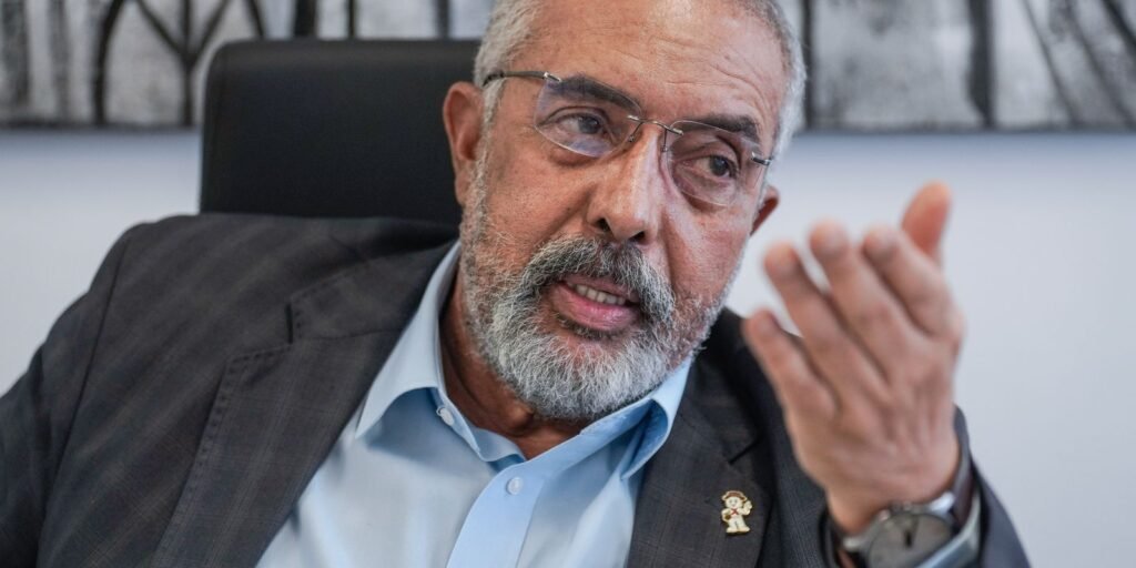 nao-ha-mais-razao-para-manter-escala-6×1-e-jornada-de-44h,-diz-senador