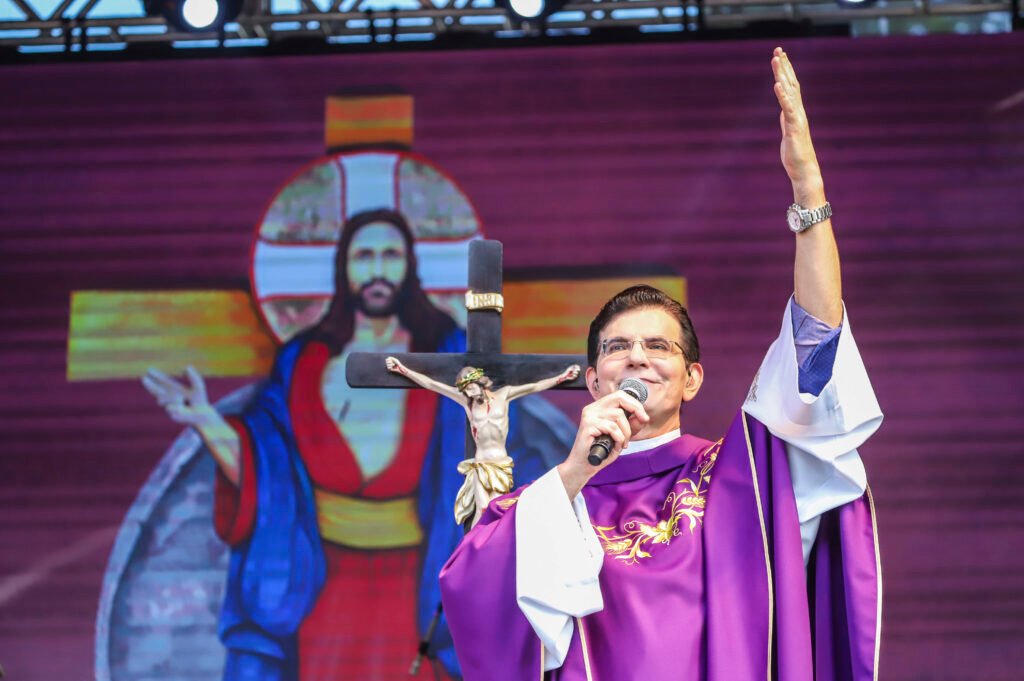 tv-parana-turismo-transmite-shows-de-padre-manzotti,-fernandinho-e-jeito-moleque