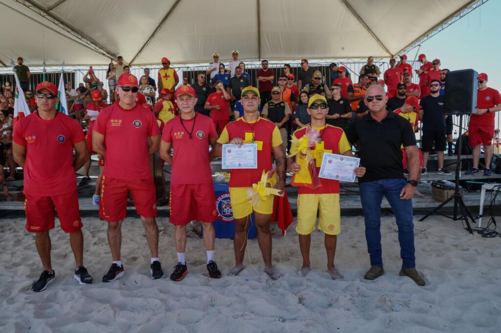 bombeiros-formam-93-novos-guarda-vidas-militares-e-civis-para-reforcar-seguranca-aquatica