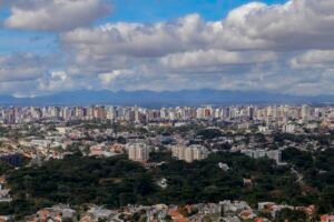 semana-tipica-de-verao:-tempo-abafado-e-chuva-de-fim-de-tarde-no-parana