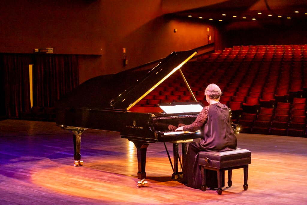 novo-piano-marca-aporte-historico-no-teatro-guaira-e-inaugura-temporada-da-osp