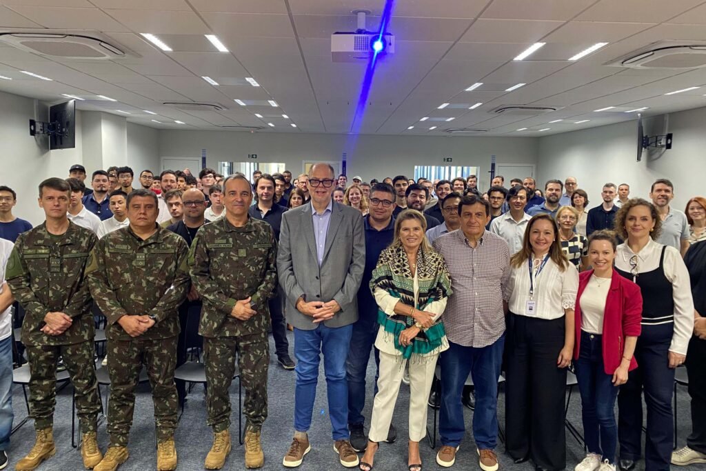 estado-recebe-comitiva-do-exercito-para-conhecer-hub-de-ia-e-ciberseguranca