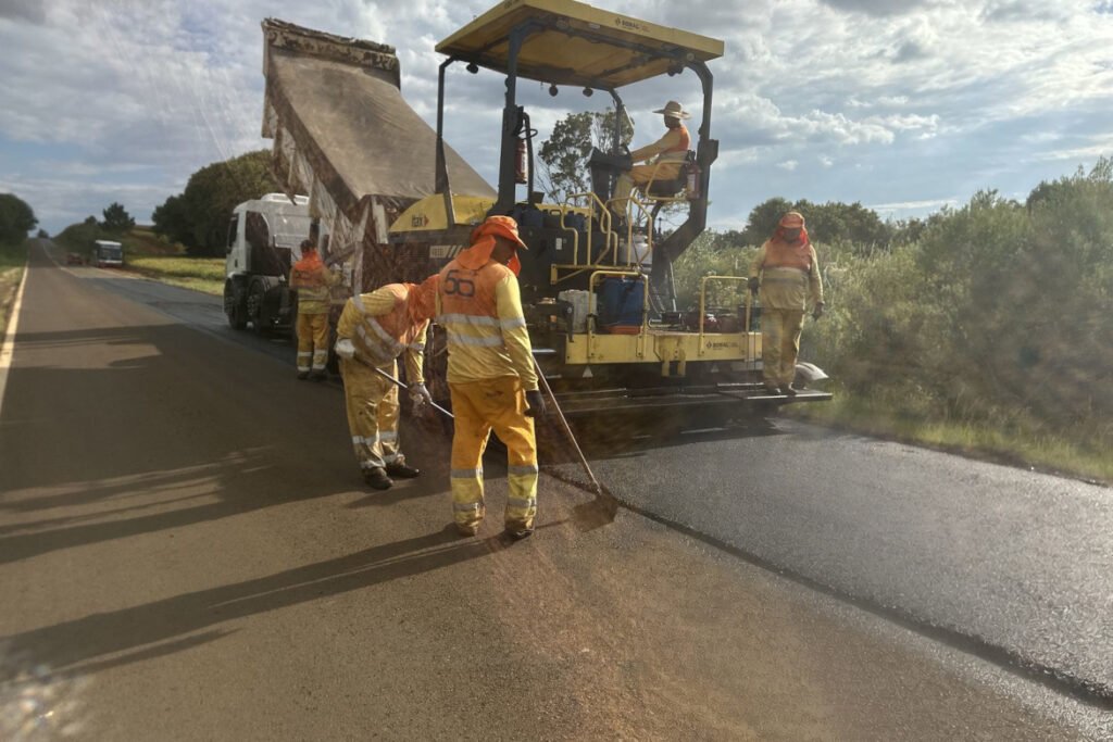 colonia-entre-rios,-em-guarapuava,-recebe-servicos-de-conservacao-do-pavimento