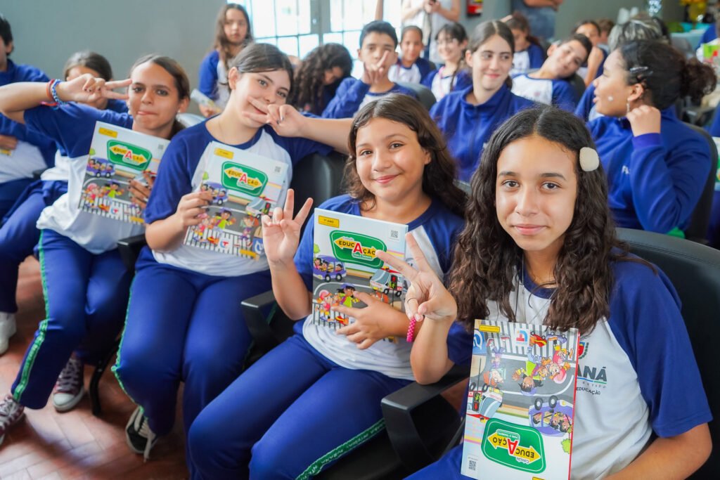 escolas-estaduais-integrais-do-parana-recebem-material-de-educacao-para-o-transito