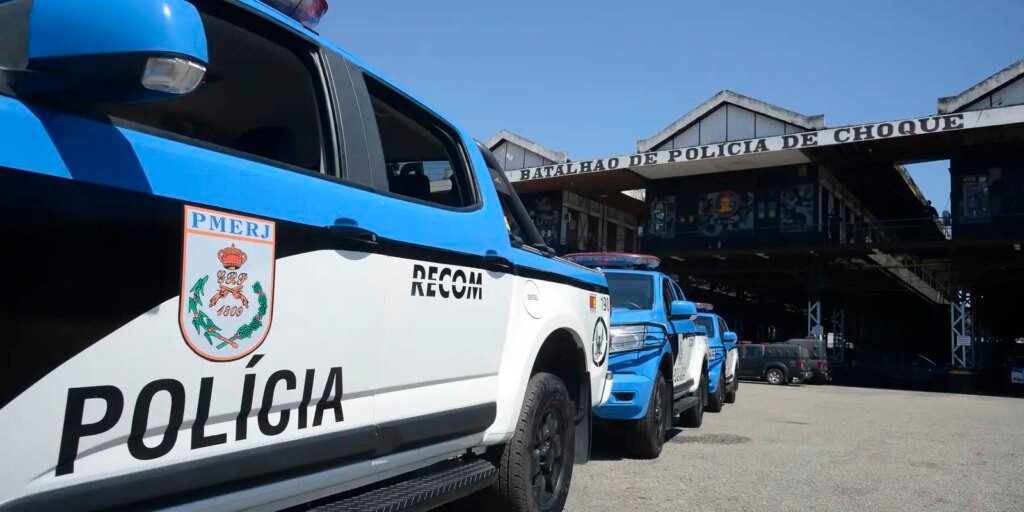 policial-militar-agride-estudantes-em-escola-estadual-no-rio