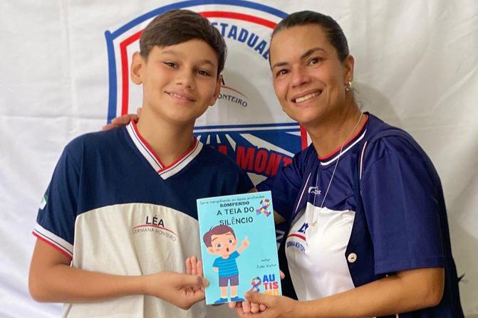 aluno-com-autismo-transforma-vivencia-em-livro-e-da-voz-a-inclusao-na-rede-estadual