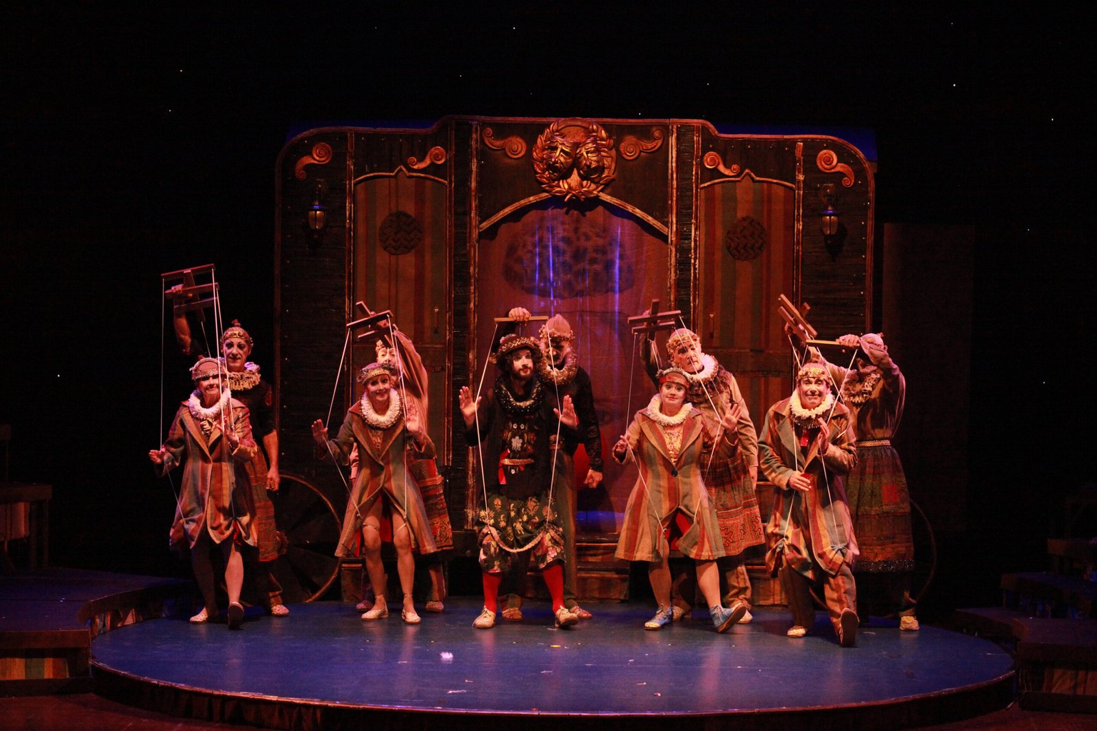 g2-cia-de-danca-lota-teatro-e-levanta-a-plateia-em-francisco-beltrao