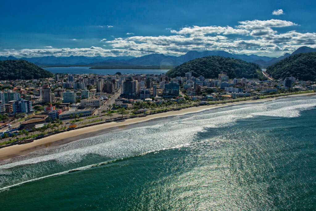 efeito-da-ponte:-guaratuba-tem-40-predios-em-construcao-e-comercio-no-litoral-dobra-de-tamanho