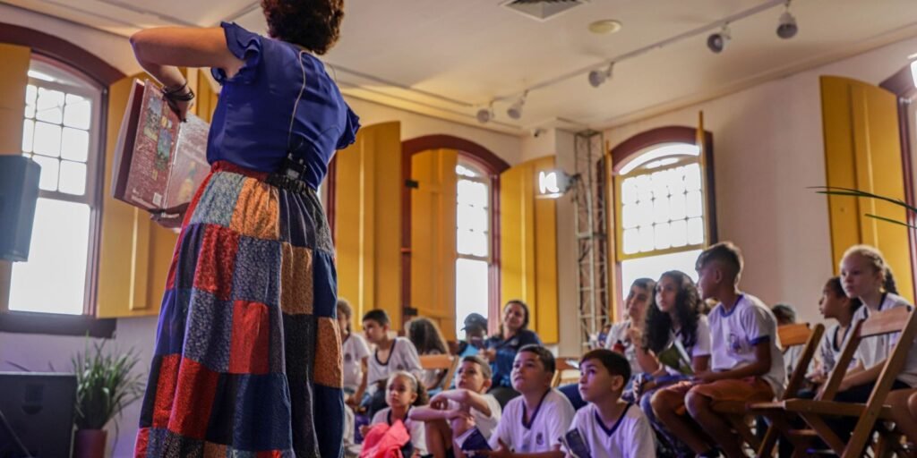 novas-tecnologias-impactam-habito-de-contacao-de-historias