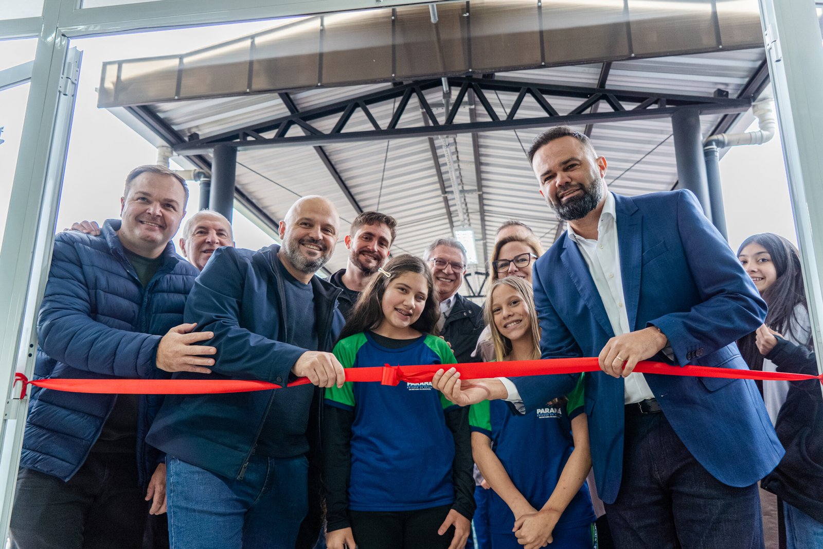 investimento-de-r$-3,5-milhoes:-colegio-de-quitandinha-ganha-refeitorio,-laboratorio-e-quadra-coberta