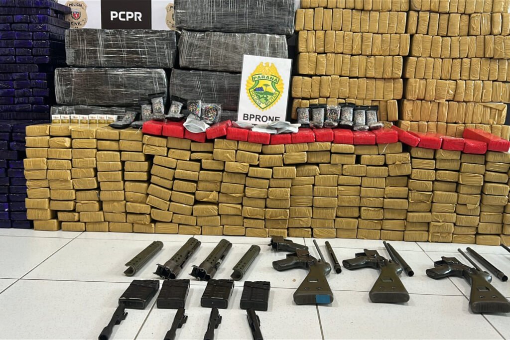 pmpr-apreende-mais-de-660-quilos-de-maconha-e-pecas-de-fuzis-na-regiao-metropolitana-de-curitiba