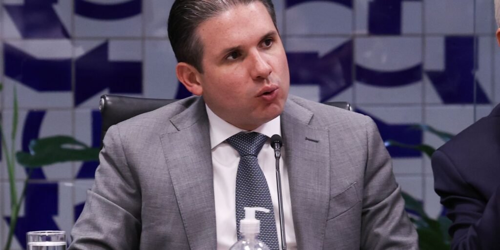 motta-convoca-reuniao-de-lideres-para-votar-pl-do-fim-da-escala-6×1
