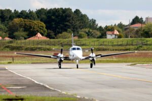 governador-mobiliza-aeronave-do-estado-para-trazer-polilaminina-a-paciente-de-curitiba