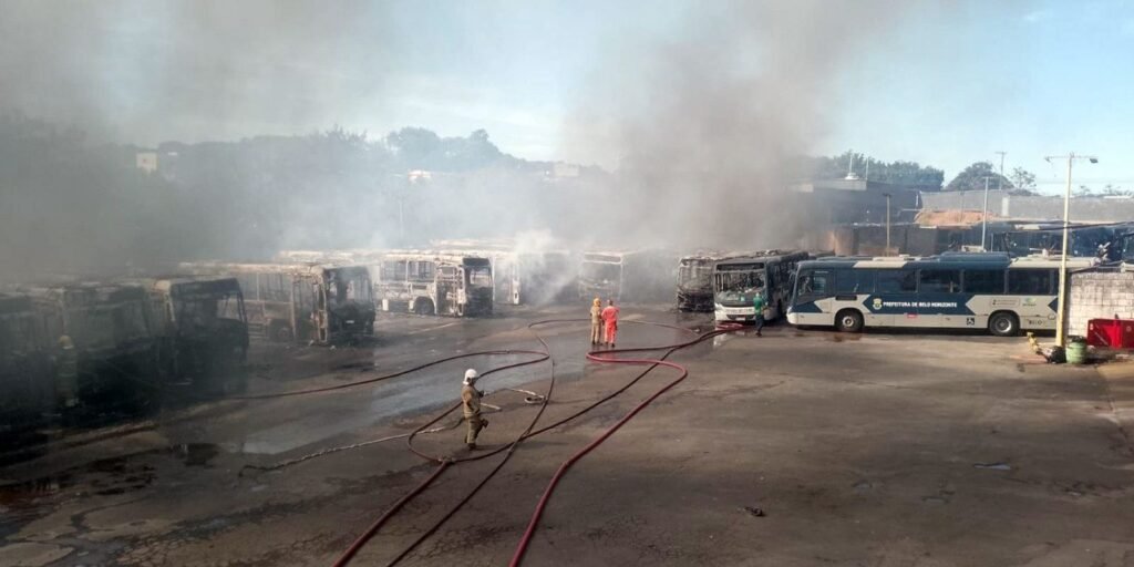 apos-incendio,-empresas-fazem-remanejamento-da-frota-de-onibus-em-mg
